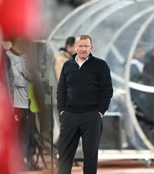 „Ăsta a fost obiectivul, chiar dacă pare caraghios”     Dorinel Munteanu  și-a taxat jucătorii după eșecul cu UTA: „Nu e permis”