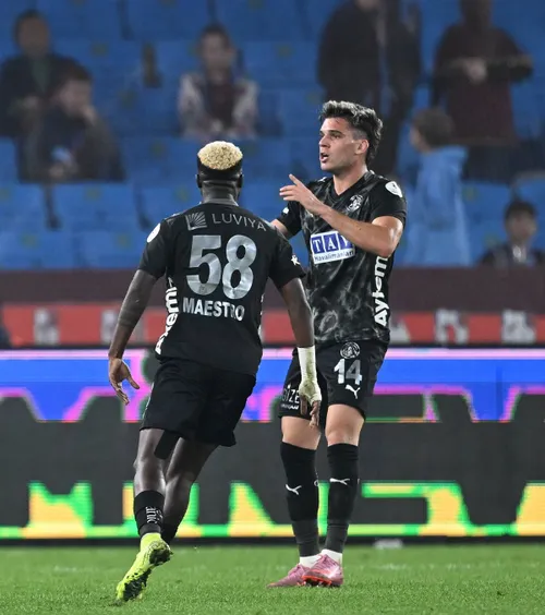 Hagi, supergol în Turcia     VIDEO+FOTO.   Ianis, reușită   spectaculoasă   din lovitură liberă