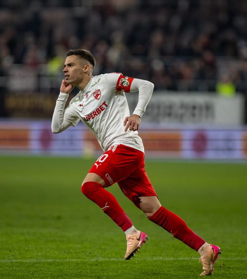 Cîrjan, gol după 3 luni    Căpitanul lui Dinamo  a marcat împotriva fostei echipe! Îmbrățisare pentru Kopic