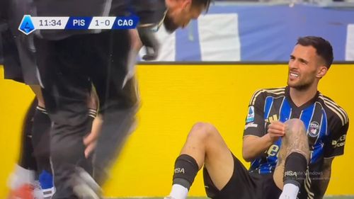 Accidentarea lui Marius Marin în Pisa - Cagliari 3-1 / foto: capturi video X/Adrián Soria