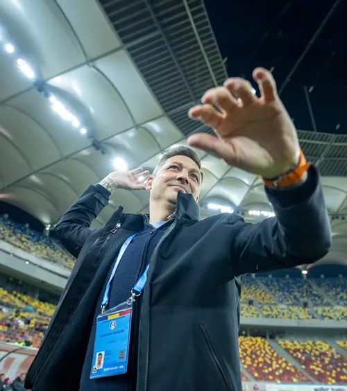 Ce au făcut fanii FCSB    VIDEO:  După semieșecul cu Metaloglobus, suporterii l-au așteptat pe Mirel Rădoi.   Ce i-au spus