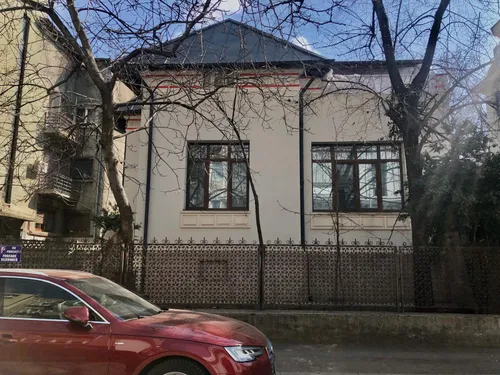 Casa cu trecut extraordinar din Caimatei, mahalaua celor mai mari lăutari bucureșteni. Construită de Barbu Delavrancea, vila a fost reședința lui Ion Dolănescu