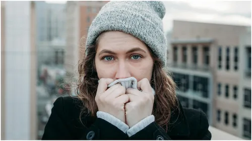 Bucureșteancă panicată de niște vești ciudate despre vreme: Eu nu duc și-o primăvară bipolară! Blestemăția de vortex Arctic ar mai da o tură pe la noi