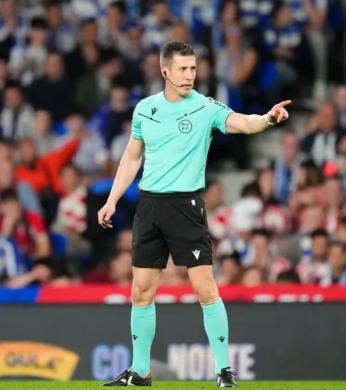 Soto Grado, varianta Matrix    FOTO.  „Centralul” spaniol,   plin de cabluri și dispozitive  la Rayo Vallecano-Levante. Inovația La Liga, explicată