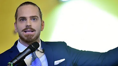 Ilan Laufer admite că traversa pe trotinetă, pe la trecere, când a fost lovit de o mașină. Poate nu cunoaște că această traversare e ilegală, ca și transportul copiilor cu trotineta