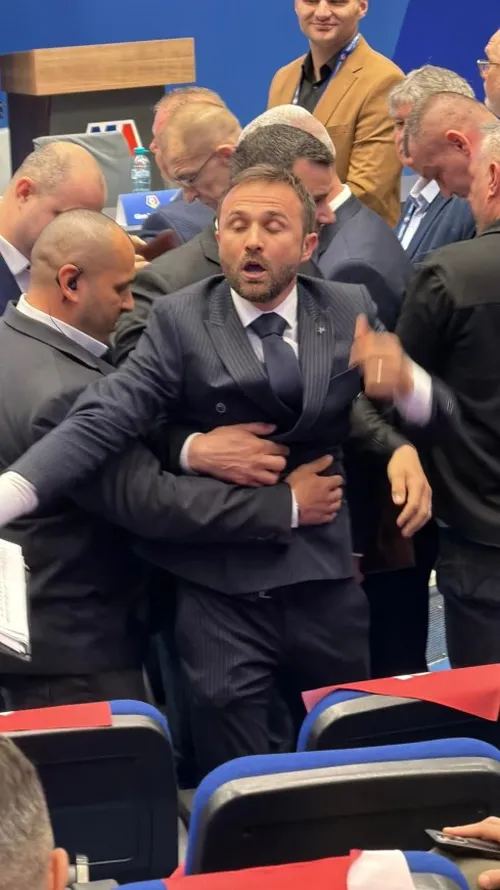 Ilie Drăgan, scandal la Adunarea Generală a FRF de la Casa Fotbalului. Foto: Iosif Popescu / GOLAZO.ro