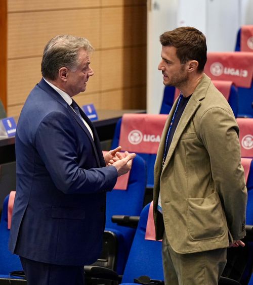 Pace între Dinamo și CCA?  Nicolescu a discutat cu   Vassaras  la Adunarea Generală de la FRF: „Am înțeles punctul lor de vedere”