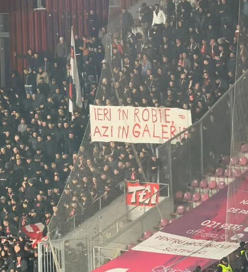 Plângere penală după derby    Acțiune împotriva clubului   Dinamo  și a suporterilor săi din cauza mesajelor afișate în Giulești: cum au răspuns roș-albii