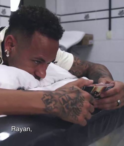 „Hei, Ancelotti, dar eu?!”    VIDEO:    Neymar s-a filmat  urmărind conferința lui Ancelotti, care nu l-a convocat la naționala Braziliei: cum a reacționat