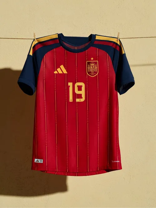 Echipamentul Spaniei de la Campionatul Mondial. Foto: A Bola