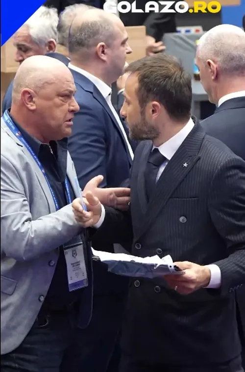 Ilie Drăgan (dreapta) a fost șicanat de Laurențiu Candrea, sub privirile federalului Gabriel Bodescu / Captură video: Golazo.ro
