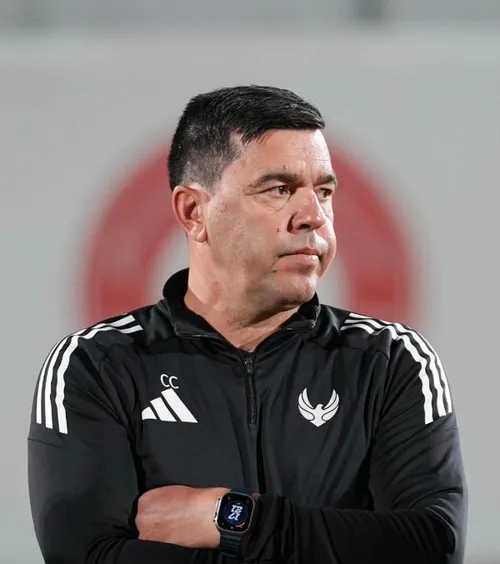 Contra va câștiga o avere    Suma fabuloasă  care va intra în conturile antrenorului român, după ce și-a prelungit contractul cu Al-Arabi