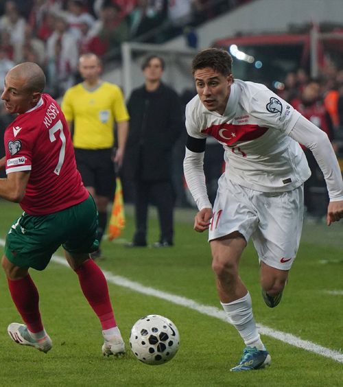 Montella, forță în plus pe atac  Selecționerul Turciei a vrut 30 de jucători pentru barajul cu România.   Câți are pentru ofensivă