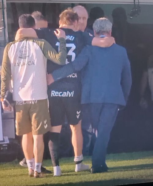 Alarmă cu Ionuț Radu   Portarul naționalei a fost   dus pe brațe la vestiare,  după partida cu Alaves » Evoluție incredibilă a scorului!