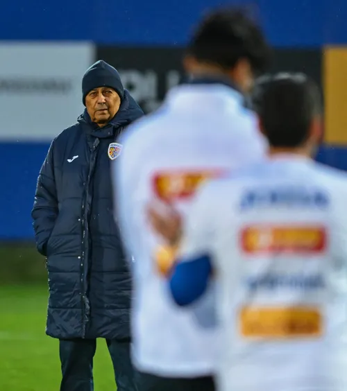 DIN NOU PE TEREN     Cum a fost Mircea Lucescu  în cele 15 minute petrecute de jurnaliști la antrenamentul naționalei