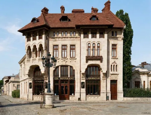 Farmacia Hotăranu revine în viața Bucureștiului. Cu o istorie de peste 100 de ani, monumentul păstrează vitrine elegante, comandate la Viena, și va deveni muzeu
