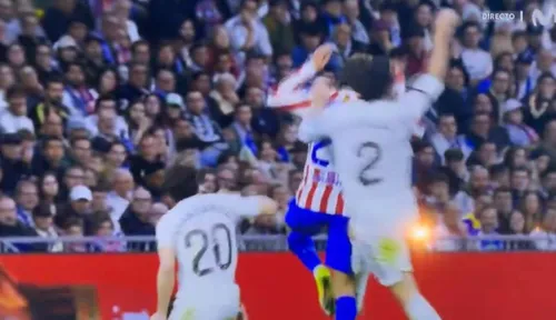 Faza în care Giuliano Simeone acuză că a fost lovit de Carvajal în genunchi