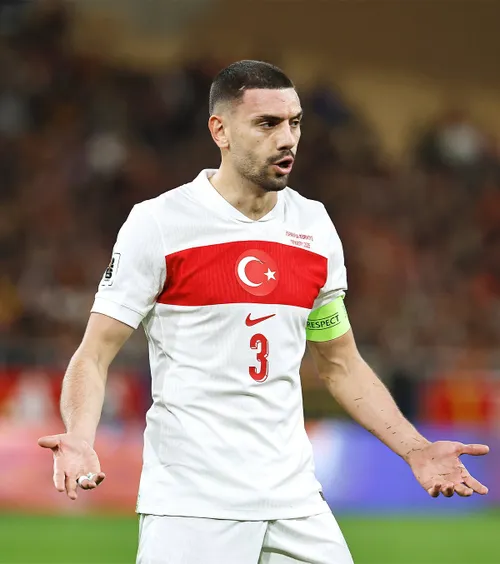 Probleme pentru Montella   Selecționerul Turciei pierde unul dintre   pilonii apărării , înainte de barajul cu România 