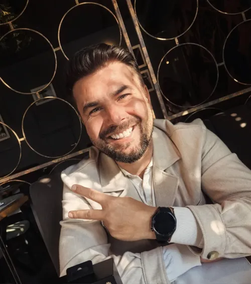 „Democrația n-a fost înțeleasă”    Adrian Mutu,  despre nostalgia românilor pentru   comunism:  „Eu nu cred așa ceva, e ceva incomparabil”