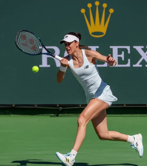 Aproape de surpriză    FOTO.    Sorana Cîrstea,  eliminată în optimi la Miami de #4 mondial » Momente de panică în tribune la setul decisiv