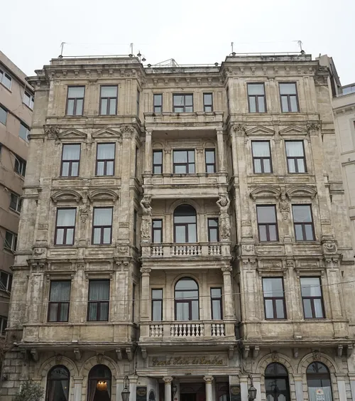 Tot aici după 103 ani    FOTO+VIDEO.   GOLAZO.ro a descoperit   hotelul în care a stat România în 1923  la primul meci cu Turcia. E neschimbat!