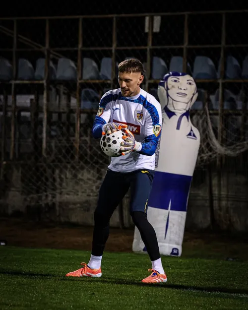 Ultimul antrenament al României înainte de plecarea în Turcia. Foto - FRF (4).jpg