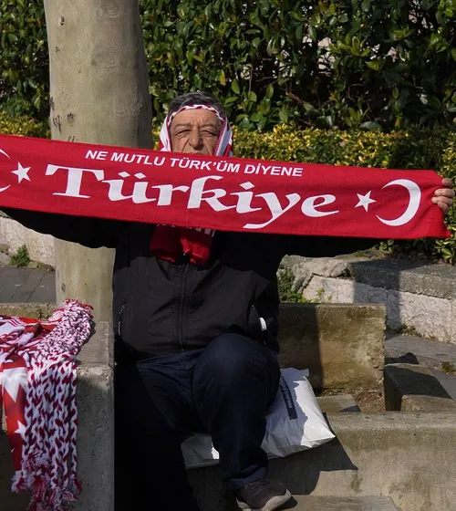 Regii bișniței la Istanbul  Speculanții turci le vând românilor   bilete de peste 8 ori mai scumpe  pentru barajul CM. La ce preț s-a ajuns!