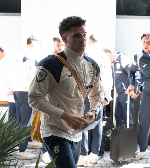 „Tricolorii” au ajuns în Turcia    FOTO+VIDEO.  Ce s-a întâmplat în fața   hotelului din Istanbul.  Jucătorii, însoțiți de Burleanu și Iorgulescu