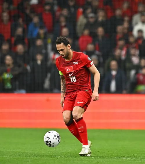 Reverența lui Calhanoglu  Cuvinte uriașe ale   căpitanului Turciei  despre Lucescu: „El a construit această națională” + Ce i-a scris Chivu imediat după meci