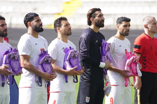 Jucătorii iranieni au protestat față de război înaintea amicalului cu Nigeria. Foto: Instagram, @teammellifootball