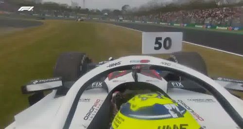 Oliver Bearman a lovit parapetul în Marele Premiu al Japoniei, după ce a încercat să treacă de Franco Colapinto. Foto: captură f1.com