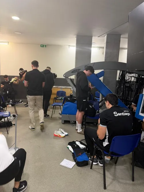 Antrenorul Ricardo Costa și jucătorul Christian Moga, de la Sporting, au ajuns la spital după un miros puternic resimțit. Foto: abola.pt