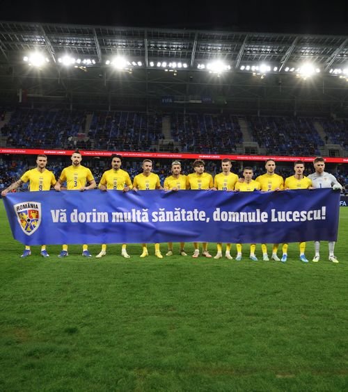 Mesaj pentru Lucescu   Jucătorii naționalei au afișat   un banner uriaș   la meciul cu Slovacia