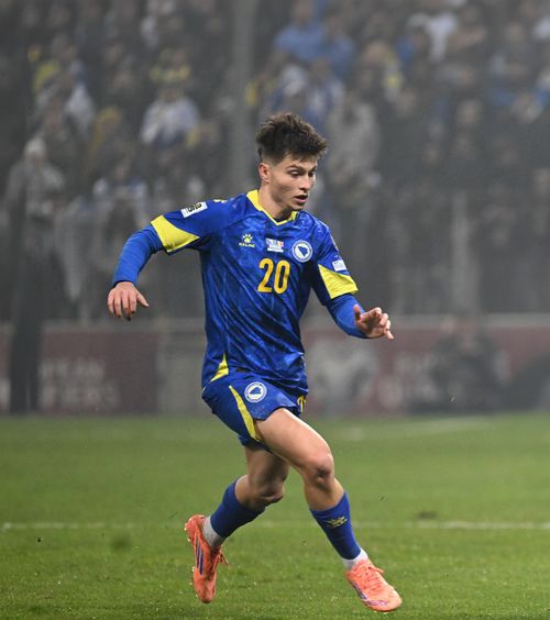 Rivalul lui Man de la PSV, erou pentru Bosnia  Povestea impresionantă a lui   Esmir Bajraktarevic: „Un sentiment deosebit”