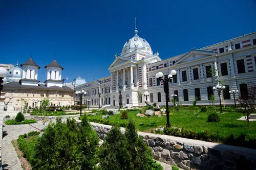 Hanul Colțea, locul pe care nu l-au salvat nici rugăciunile călugărilor. Mărirea și decăderea unui simbol din Vechiul București.