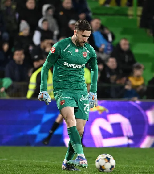 „Nu mai suport”   Roșca a fost din nou titular în poarta lui Dinamo și a răbufnit:   „Nimănui nu-i convine asta”