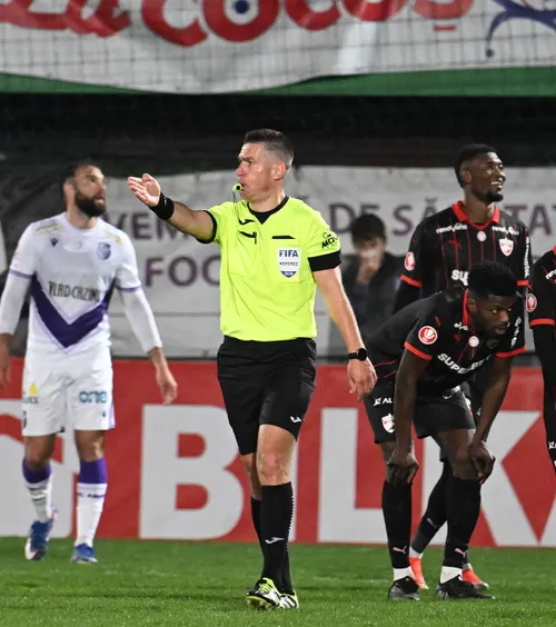 „N-aș fi dat niciodată penalty!”    Reacție acidă  după decizia din FC Argeș - Dinamo: „Asta ne îndepărtează de fotbalul mare”