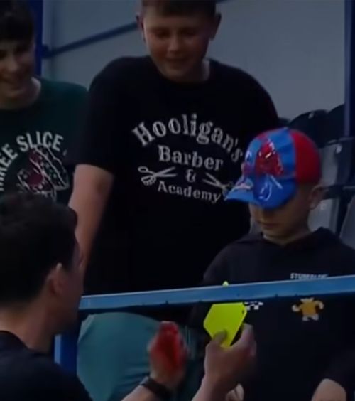 Mladinovici, gest superb    FOTO:  Cum a fost surprins   arbitrul  partidei dintre Farul și Unirea Slobozia la pauză