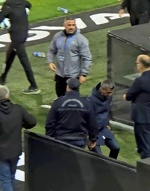 Razvan Lucescu a plecat la aeroport imediat dupa PAOK - Panathinaikos (3).jpg