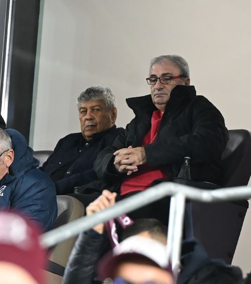 Imagini emoționante în Giulești     FOTO.  Scaunul obișnuit al lui Lucescu de la VIP,   lăsat liber  la Rapid - U Cluj