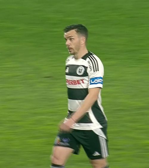 Tensiuni la U Cluj    FOTO:  Dan Nistor a mers   direct la vestiare  după ce a fost schimbat înainte de pauză » Reacția lui Bergodi