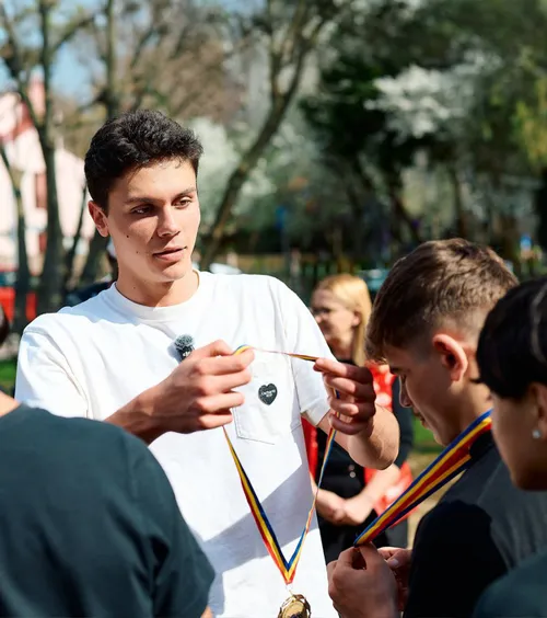 Popovici se implică din nou   Campionul olimpic face apel la fanii săi pentru a strânge   o sumă uriașă  până pe 15 aprilie