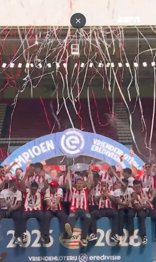 PSV și Dennis Man au sărbătorit titlul alături de fani (15).jpg