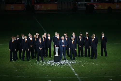 Mircea Lucescu și Rinat Ahmetov, patronul lui Shakhtar, la cucerirea Cupei UEFA