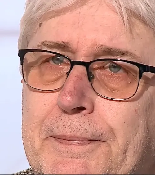 „Nu sunt obișnuit să vorbesc de el la trecut”    FOTO.  Legenda lui Dinamo   a plâns în direct  când a văzut sicriul lui Lucescu: „E greu”