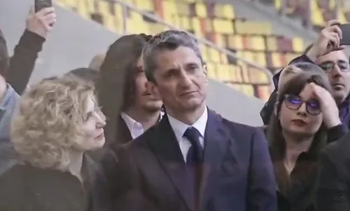 Răzvan Lucescu, în lacrimi la Arena Națională lângă sicriul tatălui său. Foto - captură TVR (8).jpg