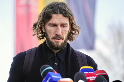 Dmitri Cigrinski, printre cei veniți să-i aducă un ultim omagiu lui Mircea Lucescu. Foto: Vlad Nedelea / GOLAZO.ro