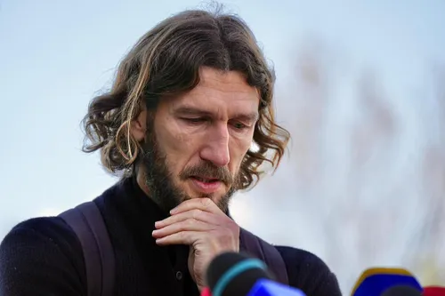 Dmitri Cigrinski, printre cei veniți să-i aducă un ultim omagiu lui Mircea Lucescu. Foto: Vlad Nedelea / GOLAZO.ro