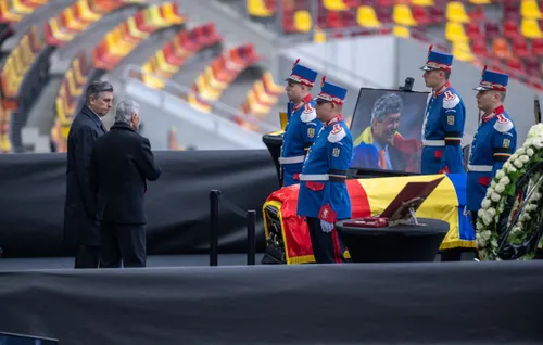 Ion Pircalab si Ionut Lupescu si-au luat ramas bun de la Mircea Lucescu FOTO Raed Krishan GOLAZO (2).jpg