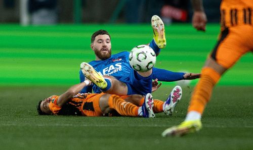 Lovit cu cotul în cap, Isaque (Shakhtar) și-a pierdut cunoștința pe teren în meciul cu Alkmaar. Și-a revenit și, stupefiant, a continuat să joace